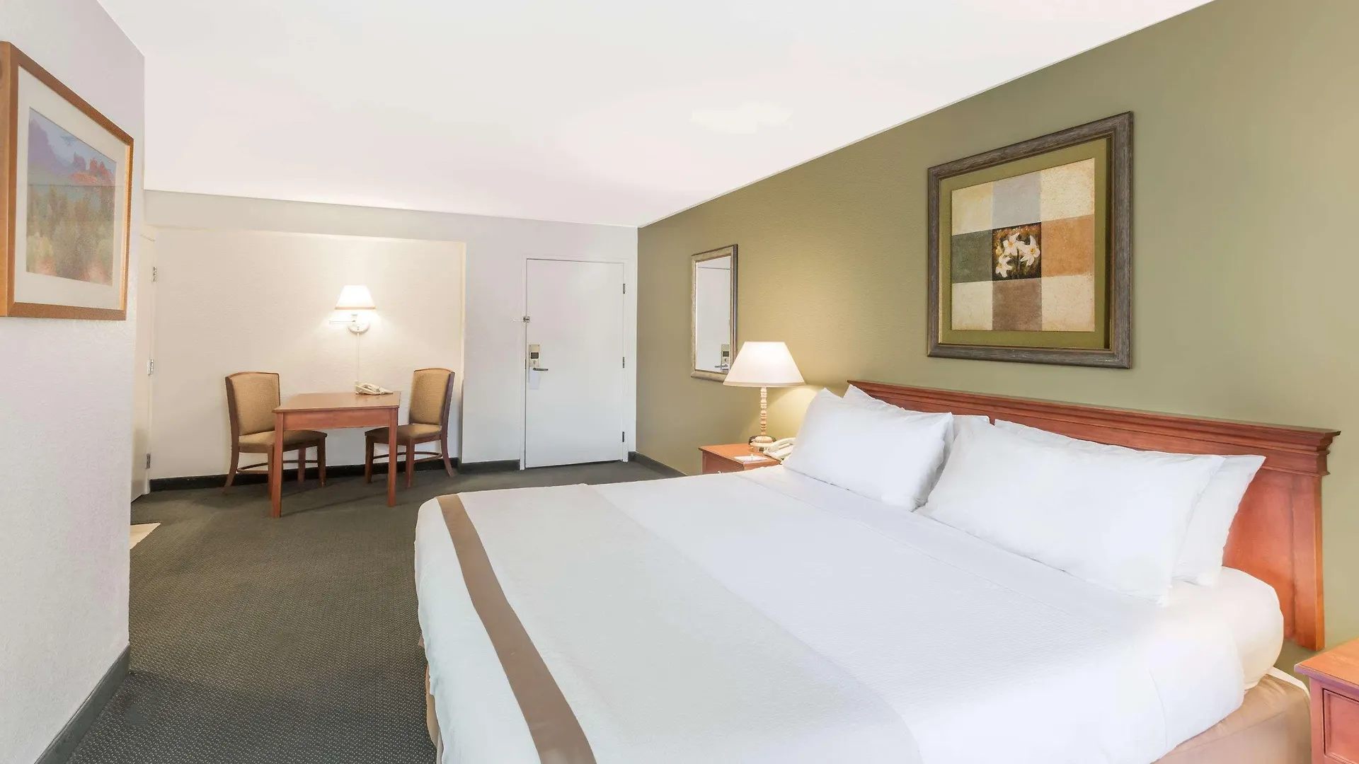 Hawthorn Suites Sacramento Hotel