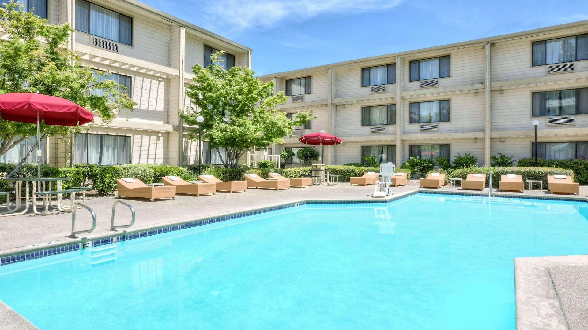 Hawthorn Suites Sacramento