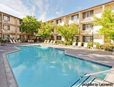 Hawthorn Suites Sacramento Hotel