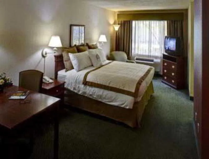Hawthorn Suites Sacramento 3*,